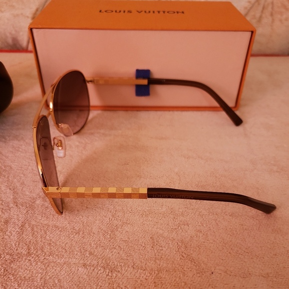 Louis Vuitton Glasses - Picture 5 of 5